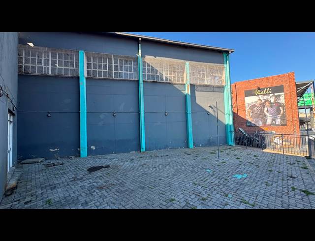 1,900M² WAREHOUSE TO LET IN WYNBERG